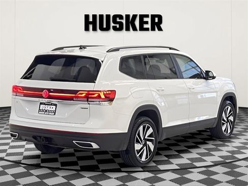 Used 2025 Volkswagen Atlas SE image 6