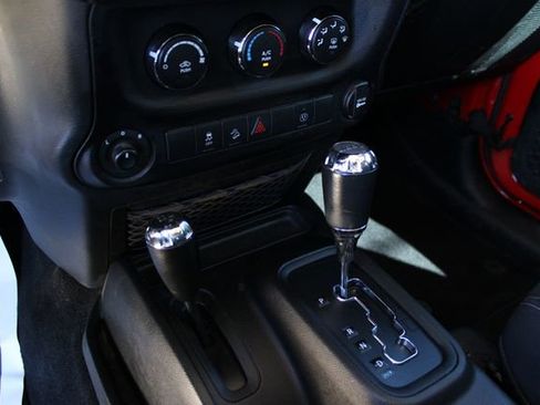 Used 2018 Jeep Wrangler Unlimited Sahara AWD/4WD image 13