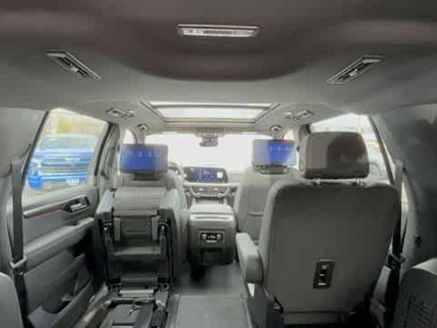 New 2026 Chevrolet Suburban High Country AWD/4WD image 31