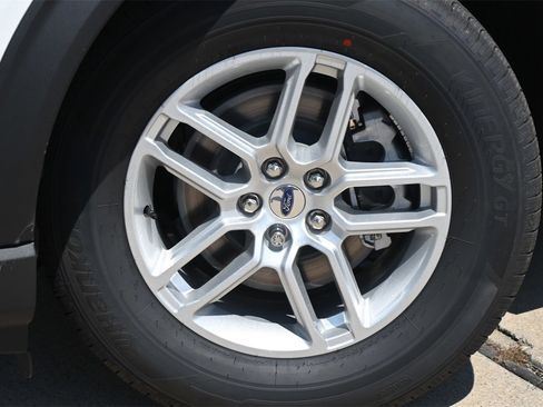 New 2025 Ford Explorer Active image 31