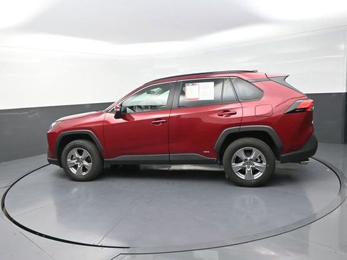 Used 2025 Toyota RAV4 XLE AWD/4WD image 44