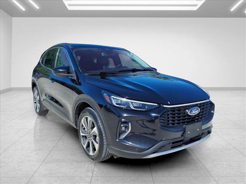 Used 2023 Ford Escape Platinum AWD/4WD image 3