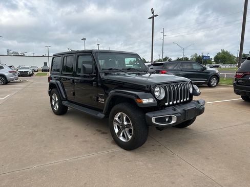 Used 2020 Jeep Wrangler Unlimited Sahara AWD/4WD image 3