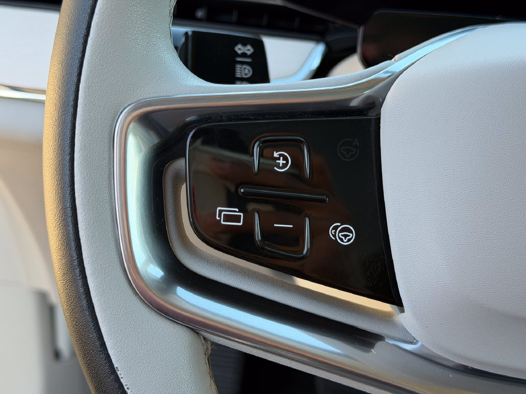 Certified 2025 Volvo EX90 Ultra AWD/4WD image 29