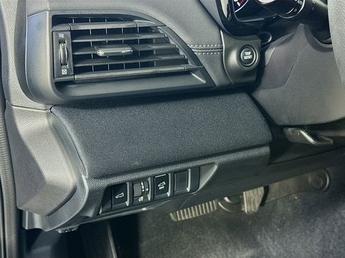 Used 2025 Subaru Outback Premium AWD/4WD image 10