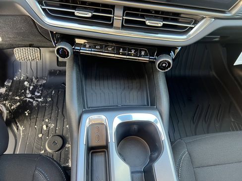 New 2026 Chevrolet Equinox EV LT image 8