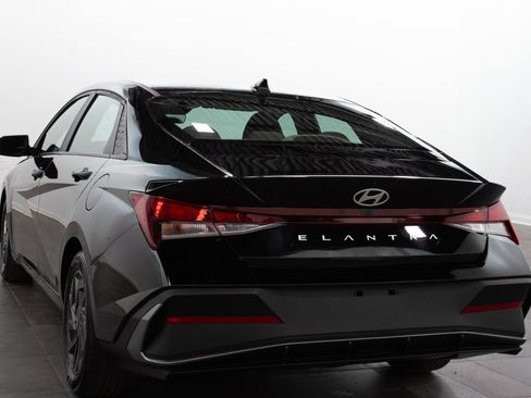 Used 2024 Hyundai Elantra SEL FWD image 9