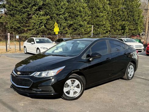 Used 2018 Chevrolet Cruze LS image 1