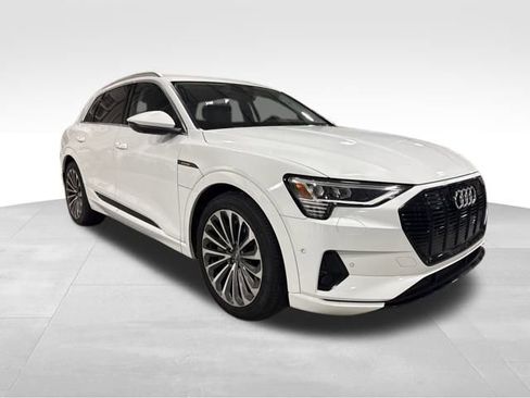 Used 2019 Audi e-tron Prestige w/ Prestige Package image 1