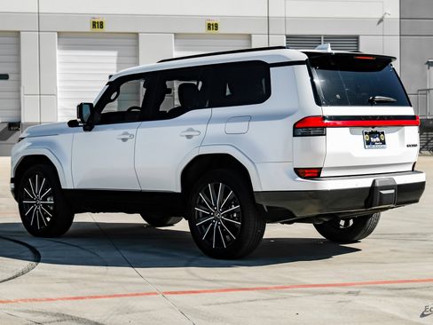 Used 2025 Lexus GX 550 image 8