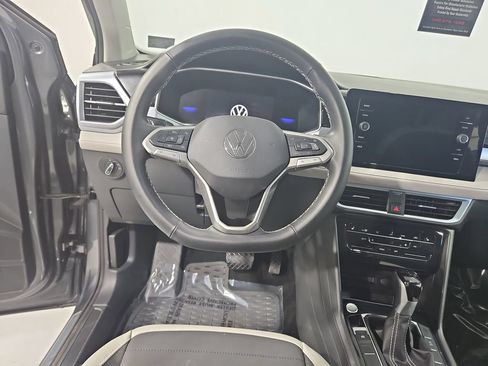 Used 2025 Volkswagen Taos SE w/ Panoramic Sunroof Package AWD/4WD image 16