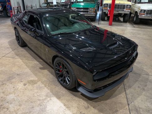 Used 2016 Dodge Challenger SRT Hellcat RWD image 14