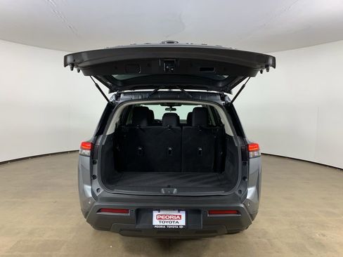 Used 2023 Nissan Pathfinder SV image 12