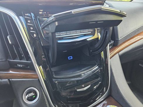 Used 2019 Cadillac Escalade ESV 4WD image 23