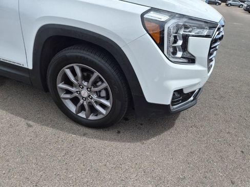 Used 2024 GMC Terrain SLT image 2