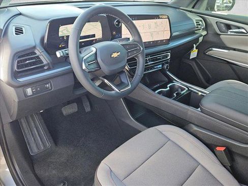 New 2026 Chevrolet Traverse LT image 3