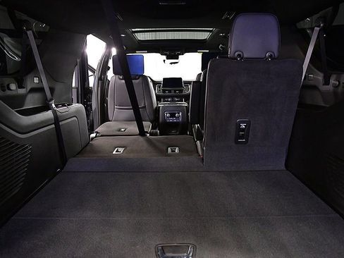Used 2024 Chevrolet Suburban High Country AWD/4WD image 32