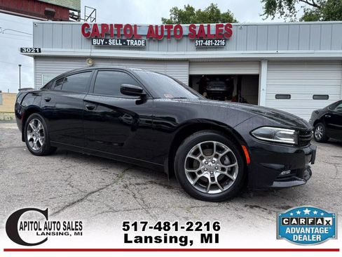 Used 2015 Dodge Charger SXT image 1