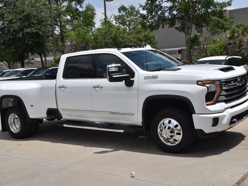 Used 2024 Chevrolet Silverado 3500 High Country w/ High Country Premium Package AWD/4WD image 5