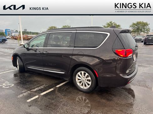 Used 2017 Chrysler Pacifica Touring-L FWD image 12