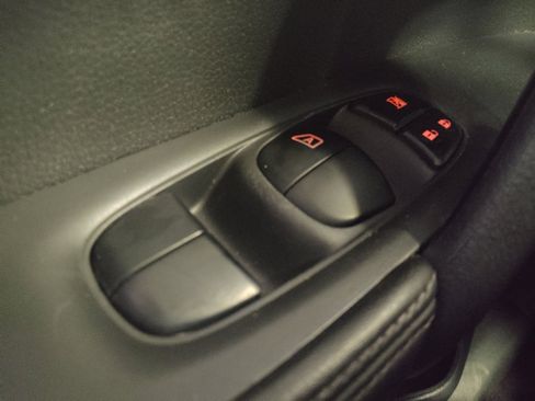 Used 2018 Nissan Rogue S FWD image 27