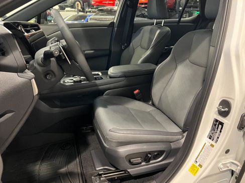 Used 2025 Lexus RZ 450e image 9