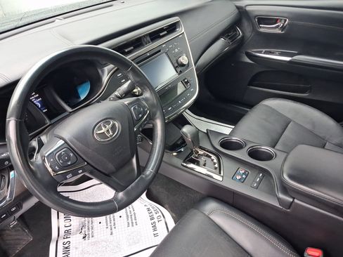 Used 2018 Toyota Avalon Limited w/ All Weather Liner Package FWD image 4