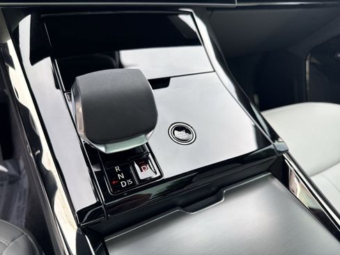 Used 2024 Land Rover Range Rover Sport SE AWD/4WD image 17