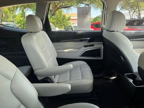 Certified 2022 Kia Telluride EX w/ EX Premium Package FWD image 6