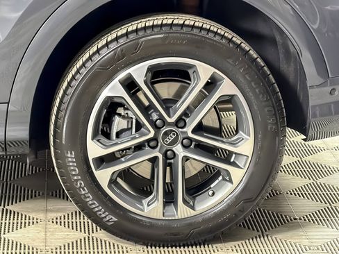 Used 2025 Audi Q5 Premium w/ Convenience Package image 26