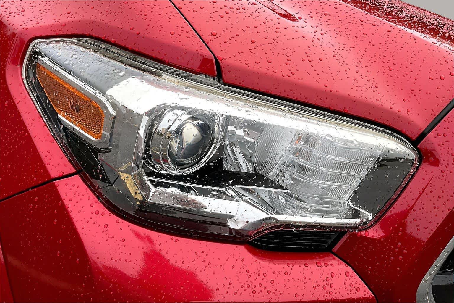 Used 2018 Toyota Tacoma SR5 AWD/4WD image 27