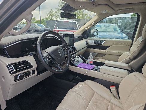 Used 2019 Lincoln Navigator Reserve w/ Cargo Package AWD/4WD image 10