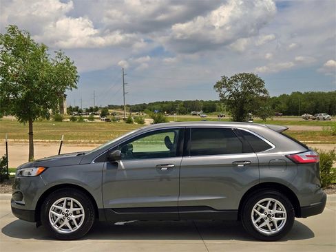 Used 2024 Ford Edge SEL image 4