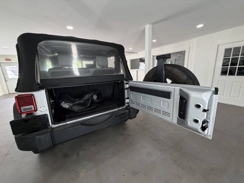 Used 2009 Jeep Wrangler X AWD/4WD image 10