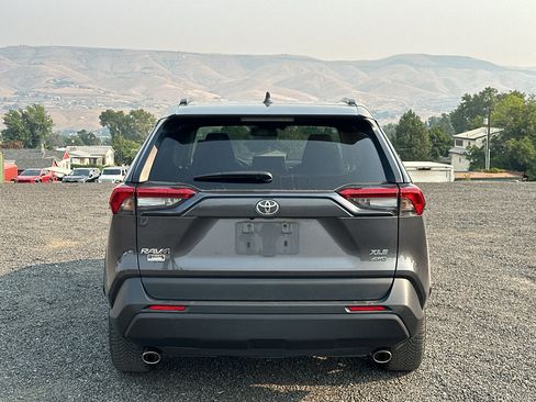Certified 2020 Toyota RAV4 XLE w/ XLE Grade Weather Package AWD/4WD image 7