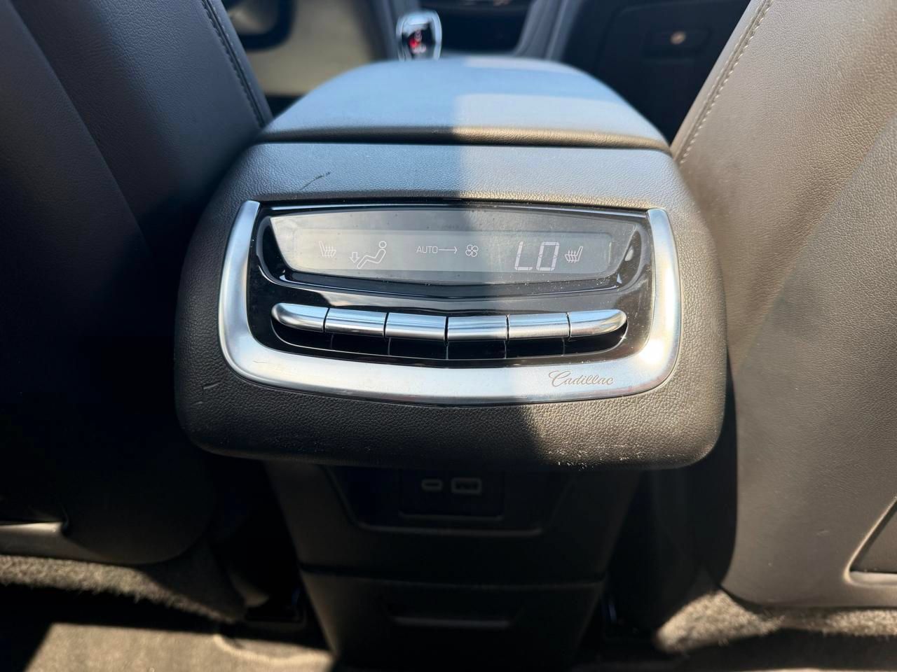 Used 2023 Cadillac XT6 Sport w/ LPO, ONYX Package AWD/4WD image 15