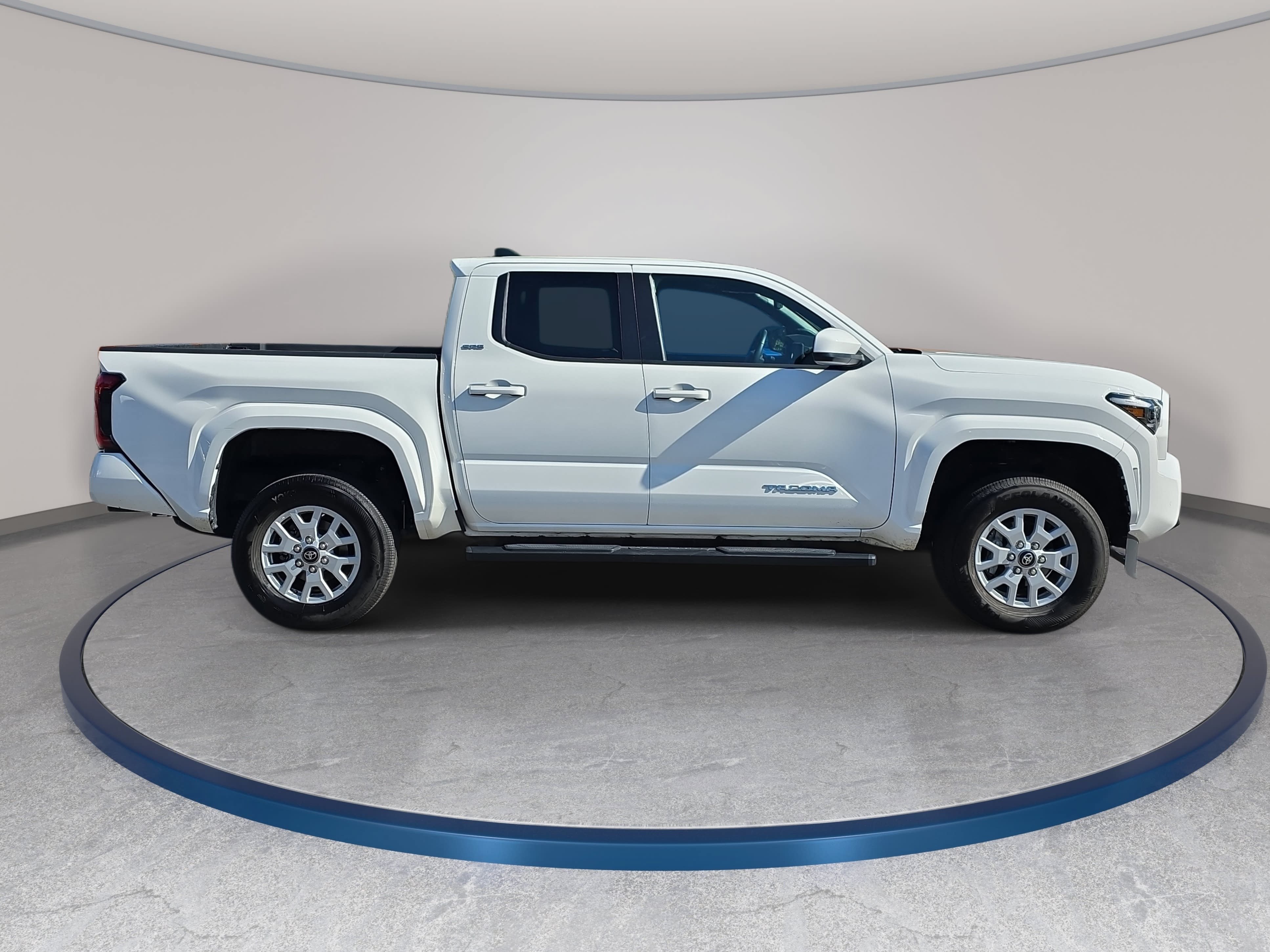 Used 2024 Toyota Tacoma SR5 w/ SR5 Upgrade Package RWD image 4