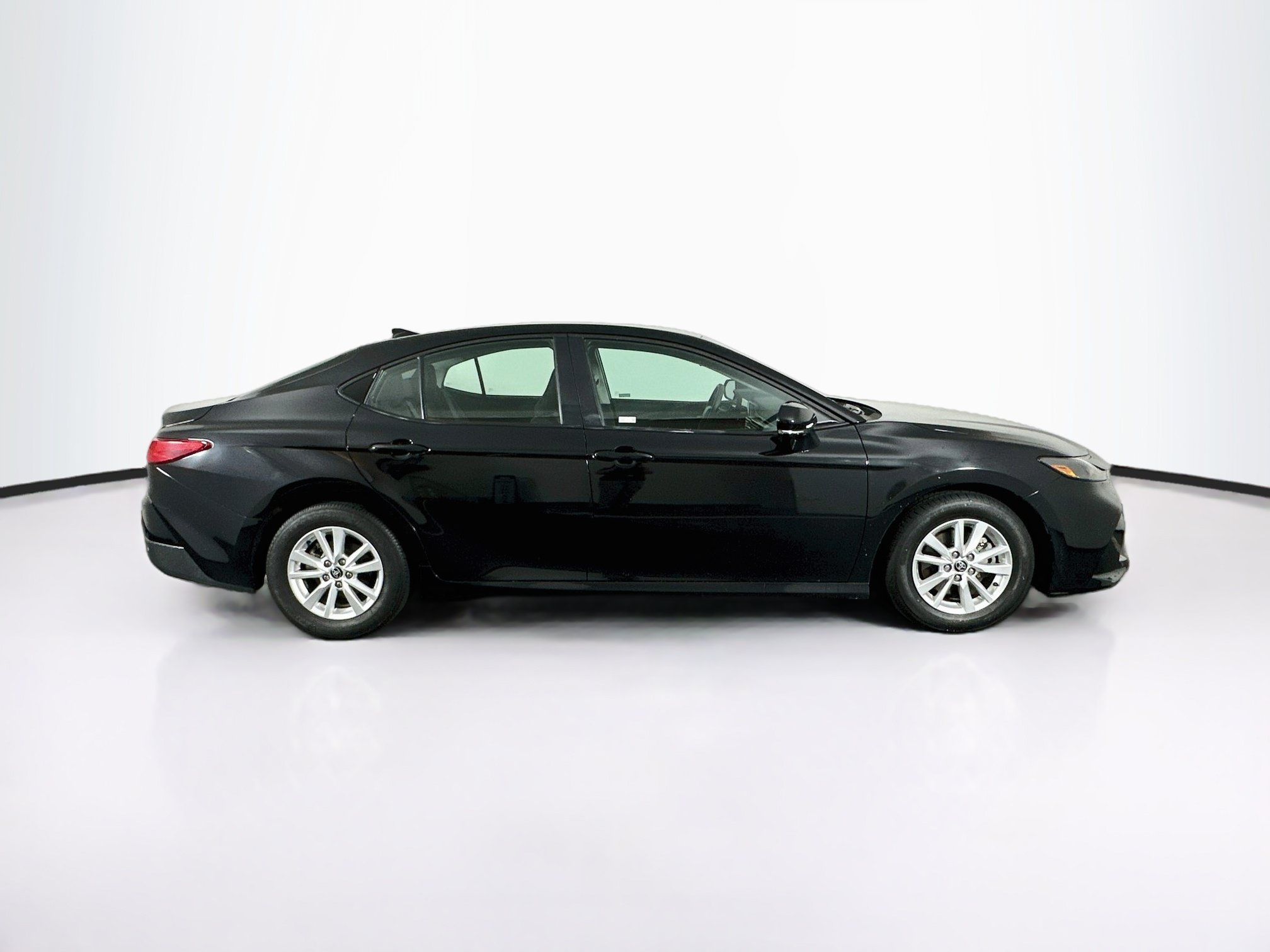 Used 2025 Toyota Camry LE FWD image 10