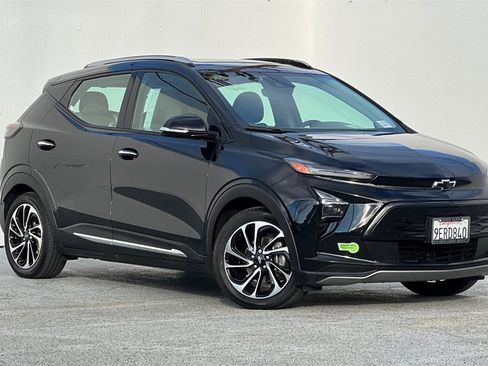 Used 2023 Chevrolet Bolt EUV Premier w/ Sun & Sound Package image 2