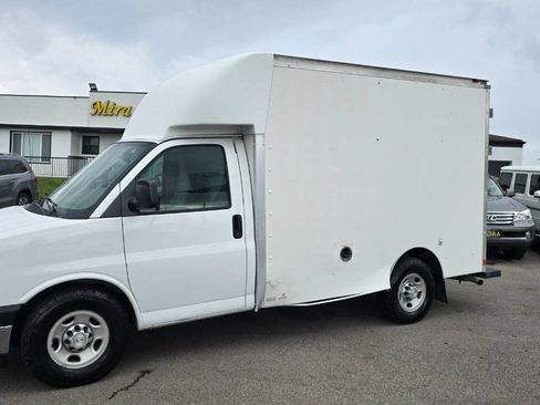 Used 2017 Chevrolet Express 3500 w/ Chrome Appearance Package RWD image 1
