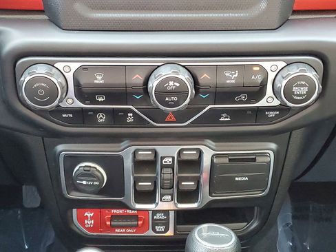 Used 2020 Jeep Gladiator Rubicon w/ Trailer Tow Package image 32