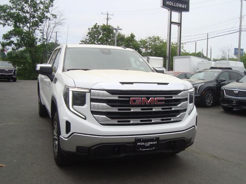 Used 2023 GMC Sierra 1500 SLE AWD/4WD image 2