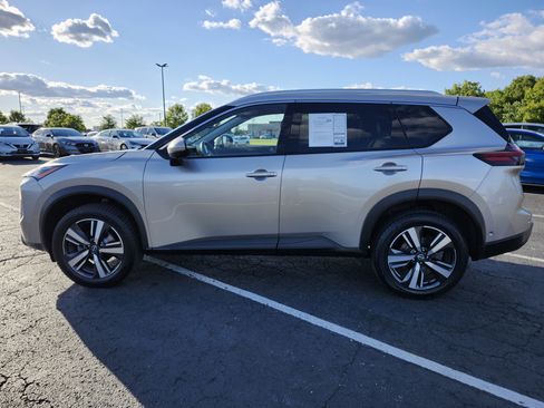 Used 2024 Nissan Rogue SL AWD/4WD image 8
