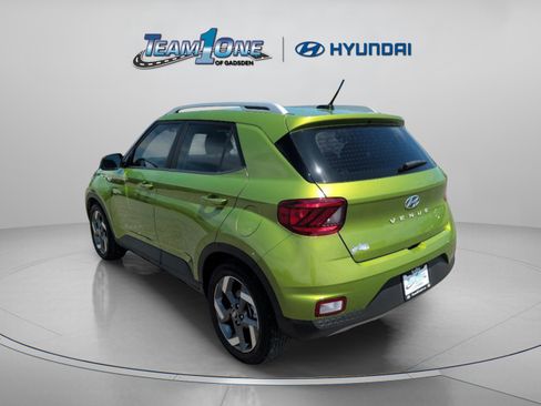 Used 2024 Hyundai Venue SEL FWD image 6