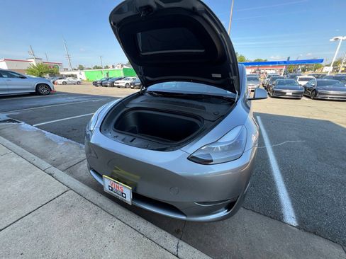 Used 2024 Tesla Model Y Performance AWD/4WD image 34
