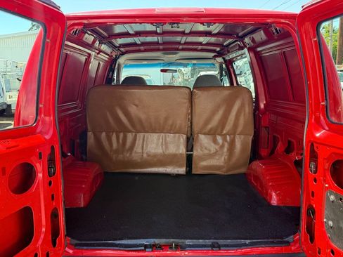 Used 2002 Ford E-350 and Econoline 350 Super Duty RWD image 22