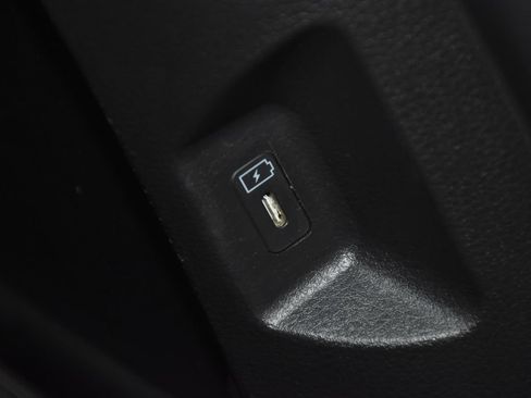 Used 2025 Kia Carnival FWD image 30