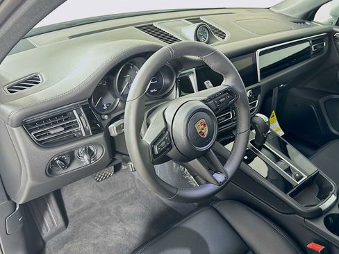 New 2026 Porsche Macan image 4