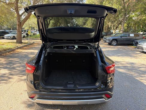 Used 2025 Chevrolet Trax LT w/ LT Convenience Package image 24