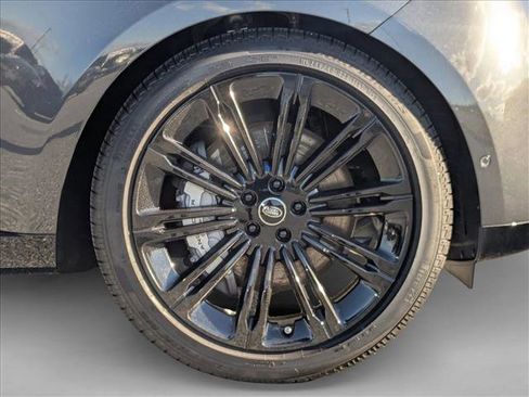 New 2025 Land Rover Range Rover SE image 10